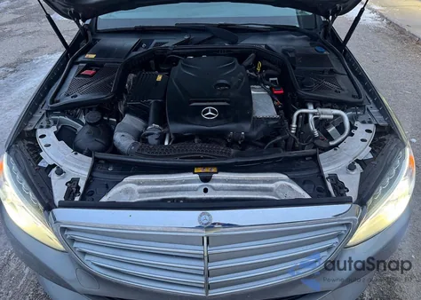 2015 Mercedes-Benz C 300 4Matic из США, поврежденный, VIN 55SWF4KB8FU029768